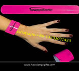 wholesale custom logo silicone pink color promotional reflective slap wristband