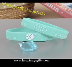 cheap wholesalecustomized glow in the dark  silicone bracelet /wristbands