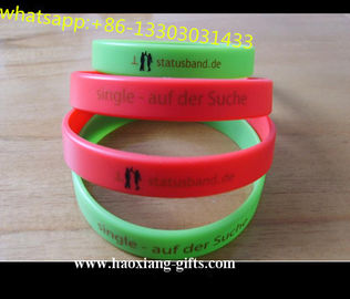 cheap wholesalecustomized glow in the dark  silicone bracelet /wristbands