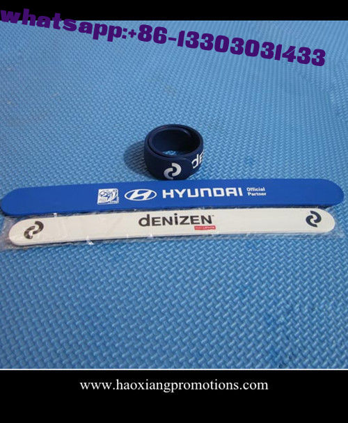 newest high quality promotional gift silicone bracelet, custom slap wristband