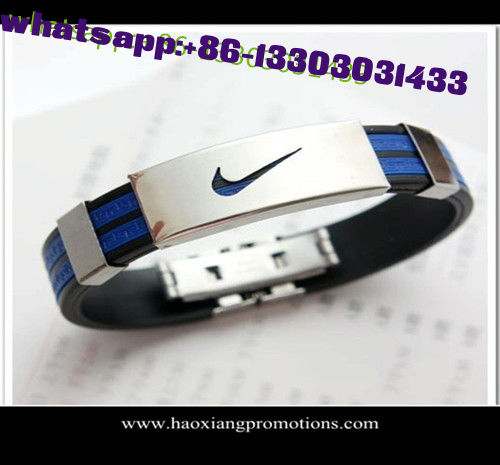 Eco-friendly 100% Custom silicone wristband/bracelets with debossed logo