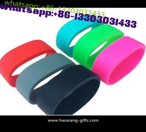 Customized 170*25*2mm Promotion Adjustable silicone wristband for children